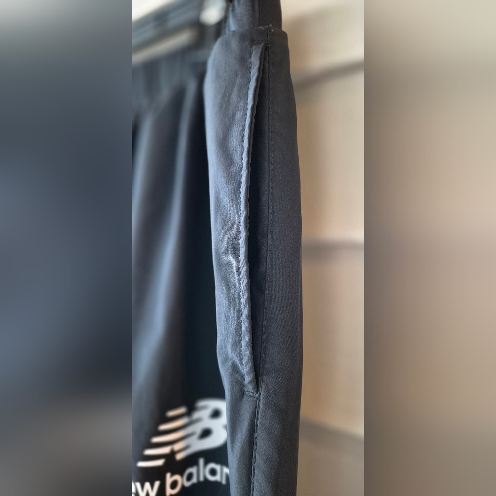 New Balance Men's L Black Lightweight Zipper Bottom Track Pants EUC - Picture 2 of 8